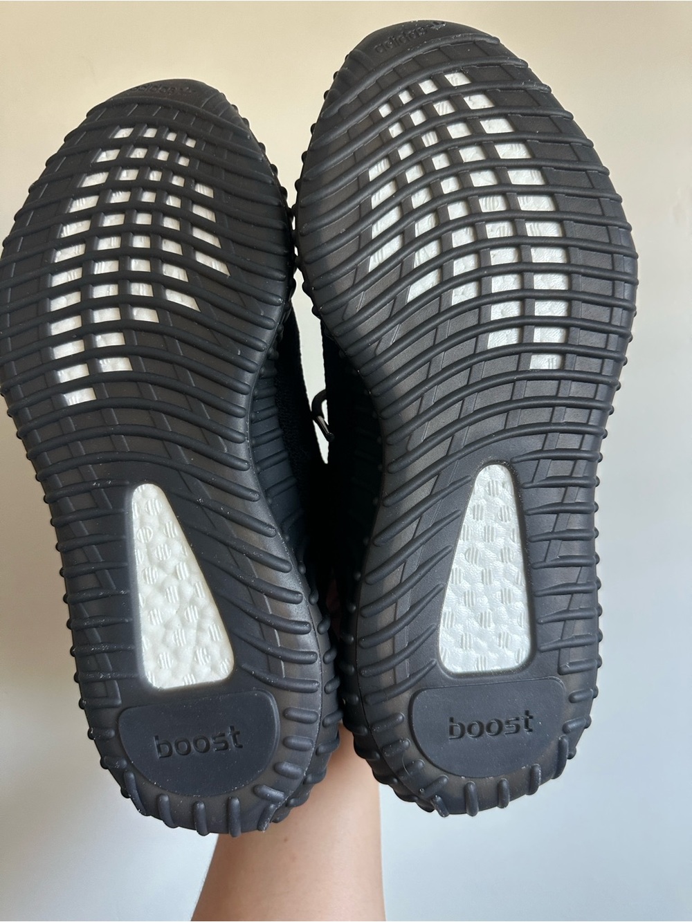 NEW WITH BOX Yeezy Boost 350 V2 Core Black And Red Size 9.5 - Picture 4 of 6